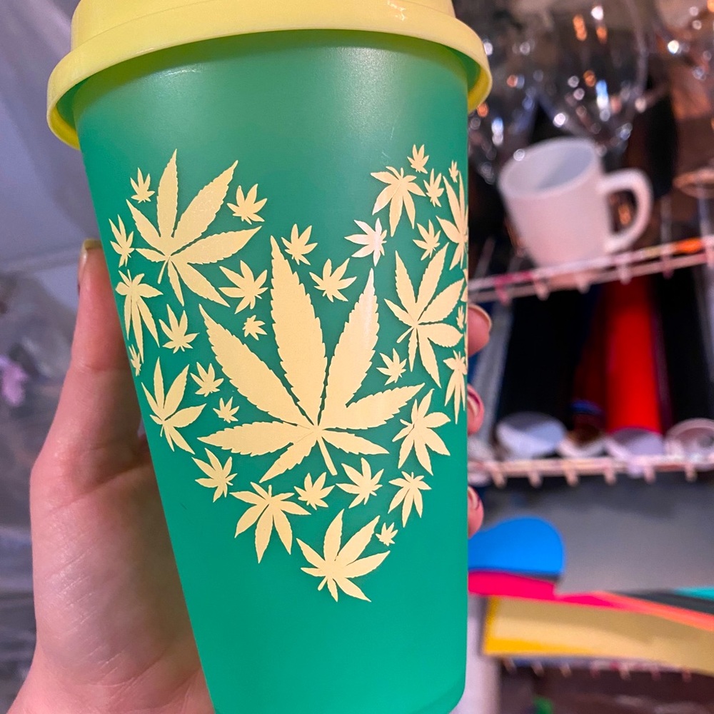 SEE DESCRIPTION - Colour-changing Coffee Cup